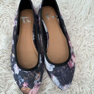 Report Women's Black Floral Balletcore Velvet Pointed Toe Flats Size 8.5